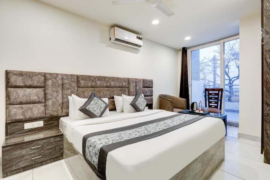 hotel airport near yashobhumi