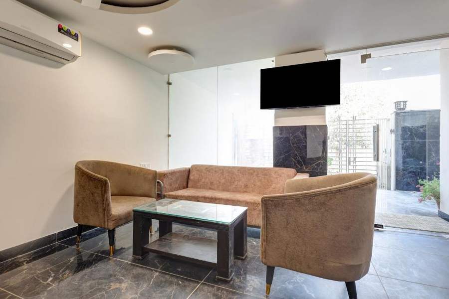 hotel airport near yashobhumi