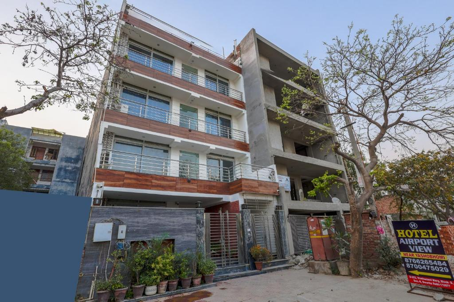 hotel airport near yashobhumi