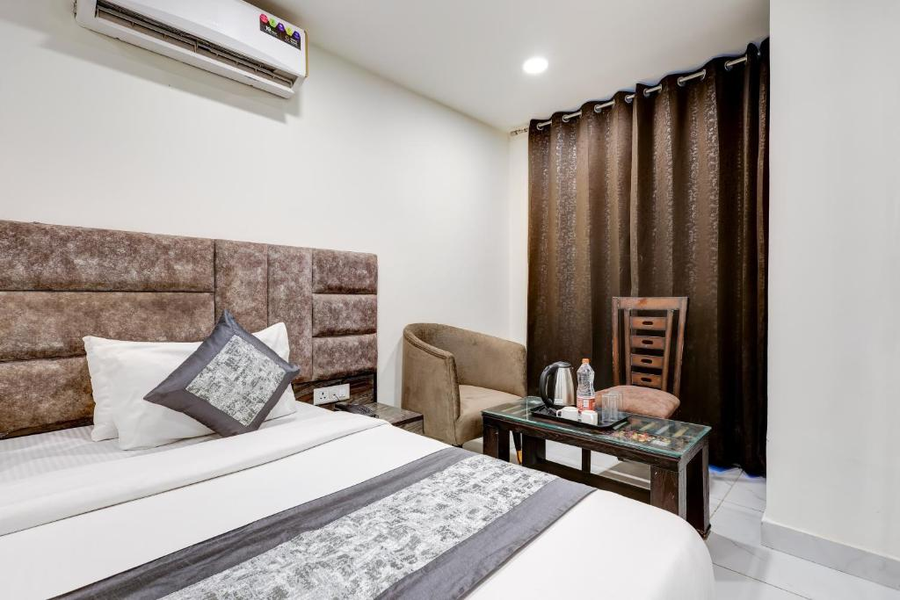 hotel airport near yashobhumi