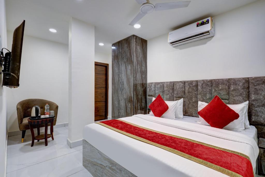 hotel airport near yashobhumi