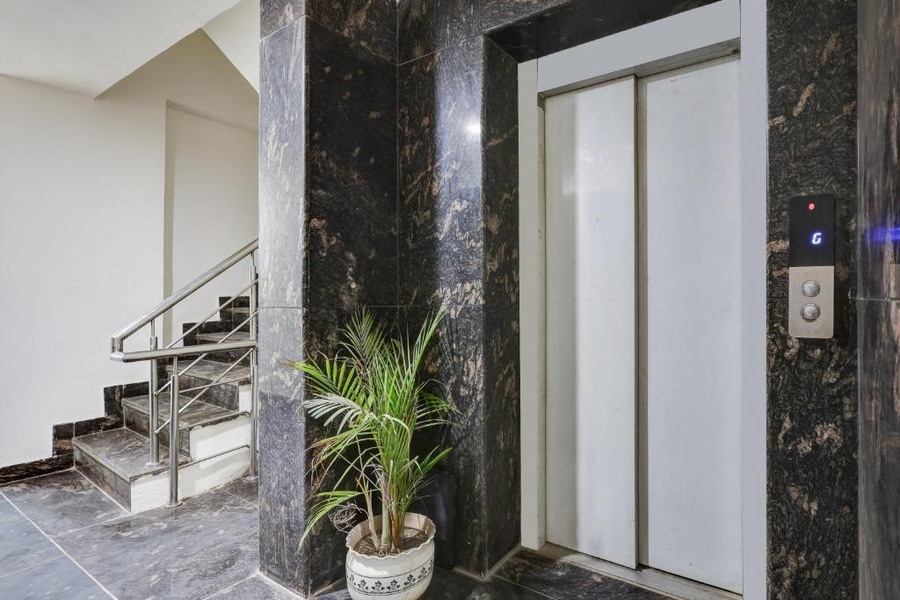 hotel airport near yashobhumi