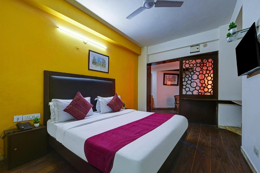 hotel bijwasan near yashobhomi