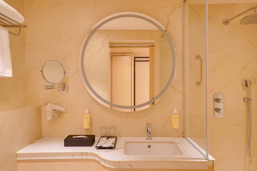 lemon tree hotel erode