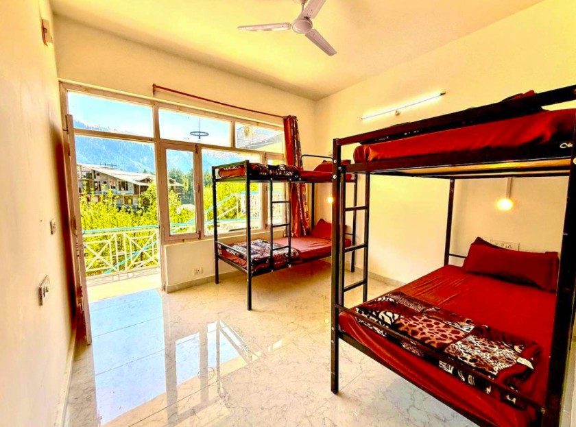 hotel the premium villa old manali view
