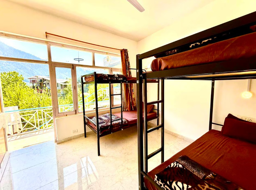 hotel the premium villa old manali view