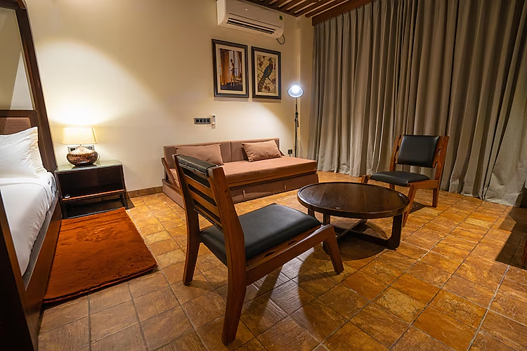 pleasant tree hotel
