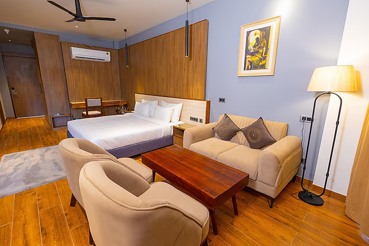pleasant tree hotel