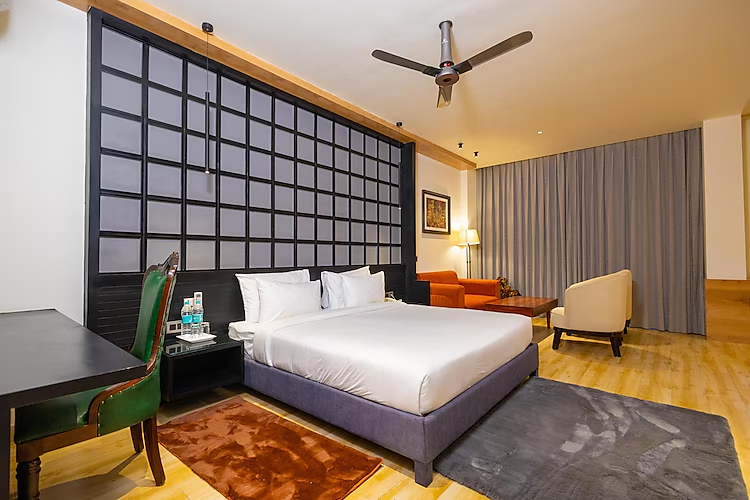 pleasant tree hotel