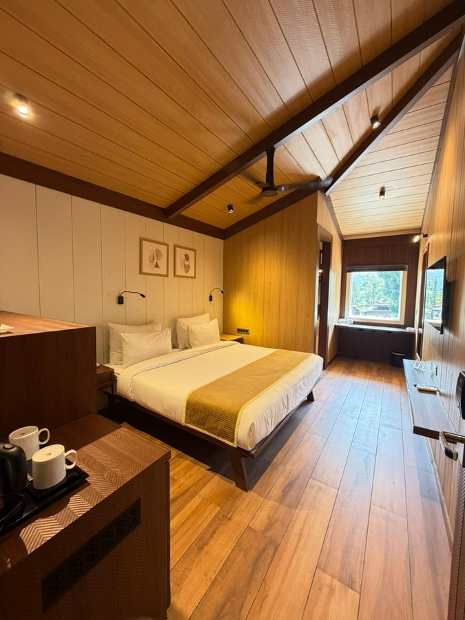 pleasant tree hotel