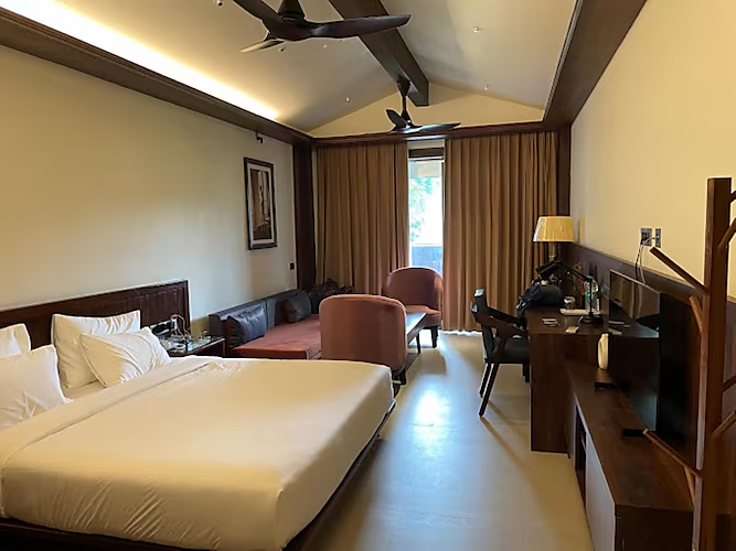 pleasant tree hotel