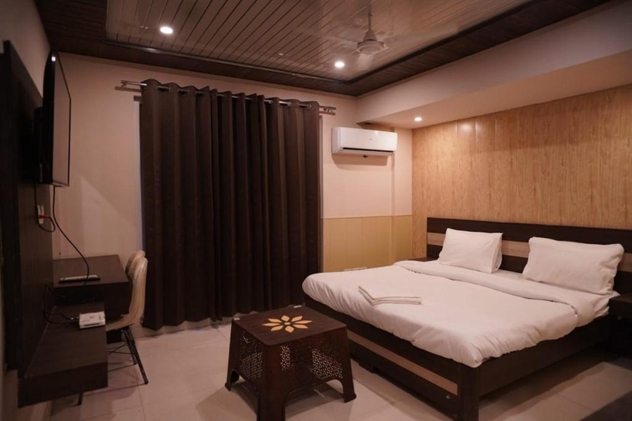 akshay corporate hotel