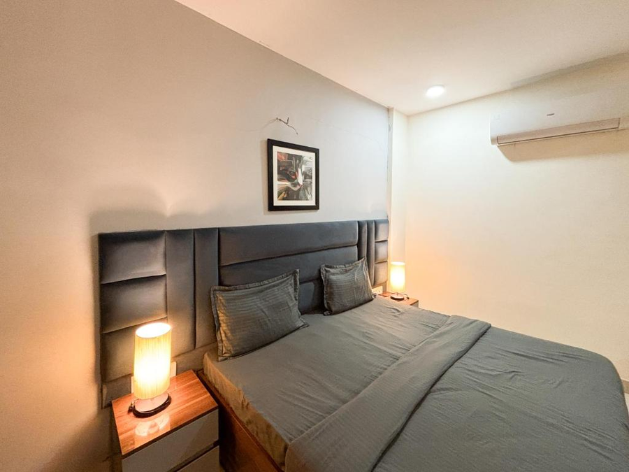 housr sector 28 golf course road next to phase 1 metro station