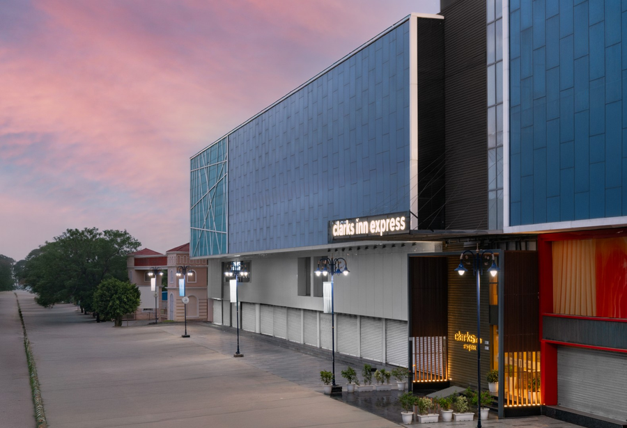 clarks inn express raj nagar extension