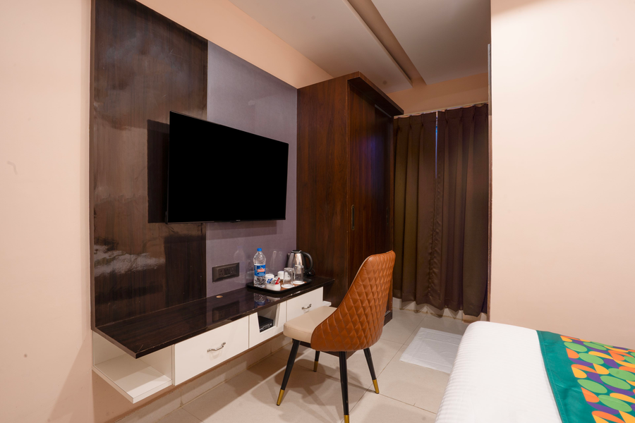 Treebo Airport Inn,,3 star