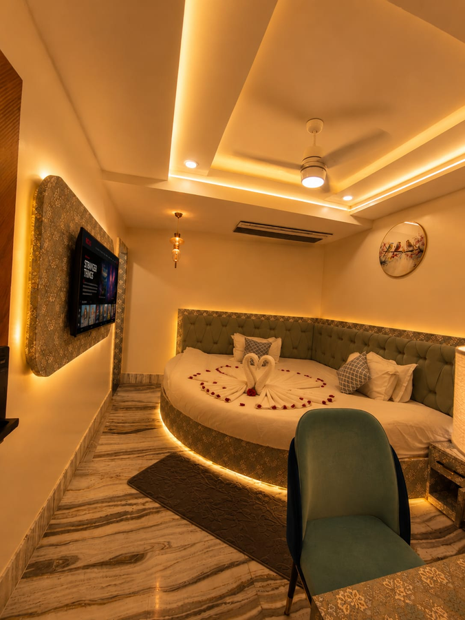 hotel kashi crown