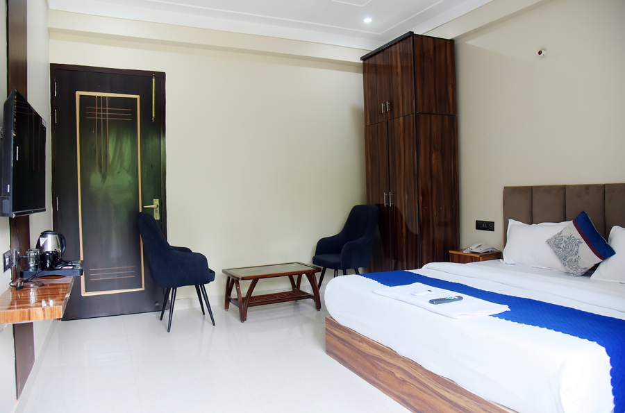 radiant blu hotels sector 70