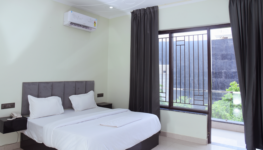 radiant blu hotels sector 70