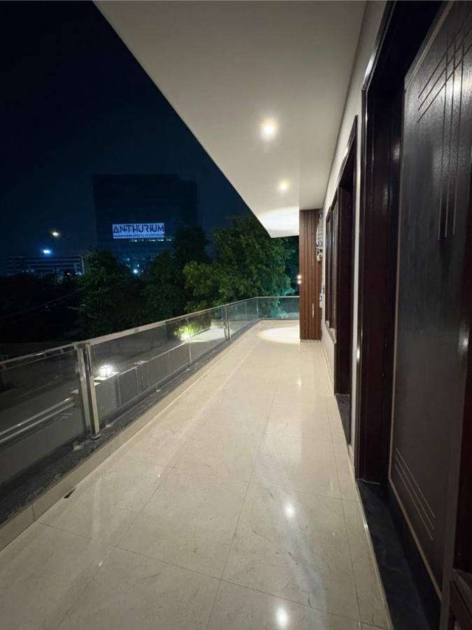 radiant blu hotels sec 70