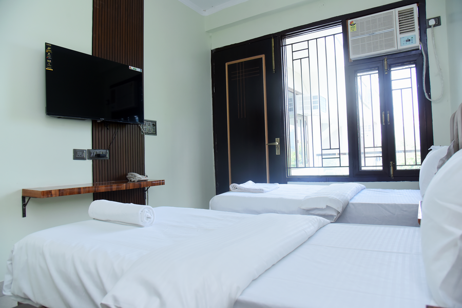 radiant blu hotels sector 70
