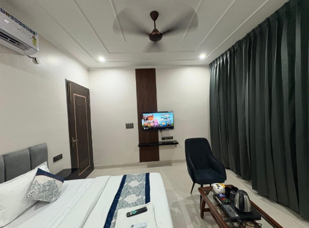 radiant blu hotels sector 70