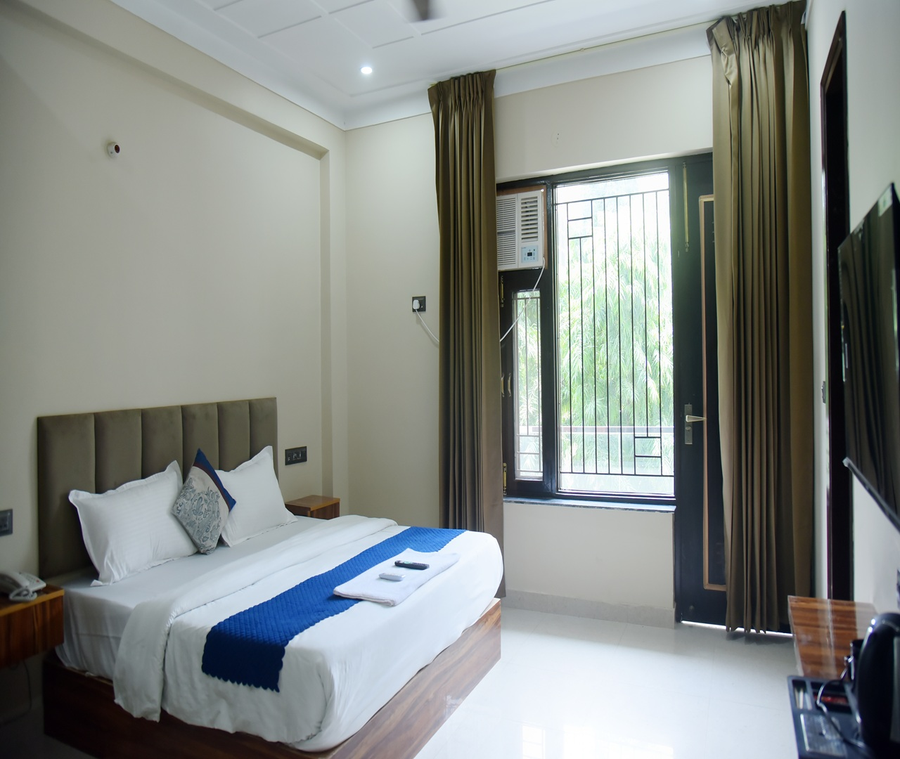 radiant blu hotels sector 70