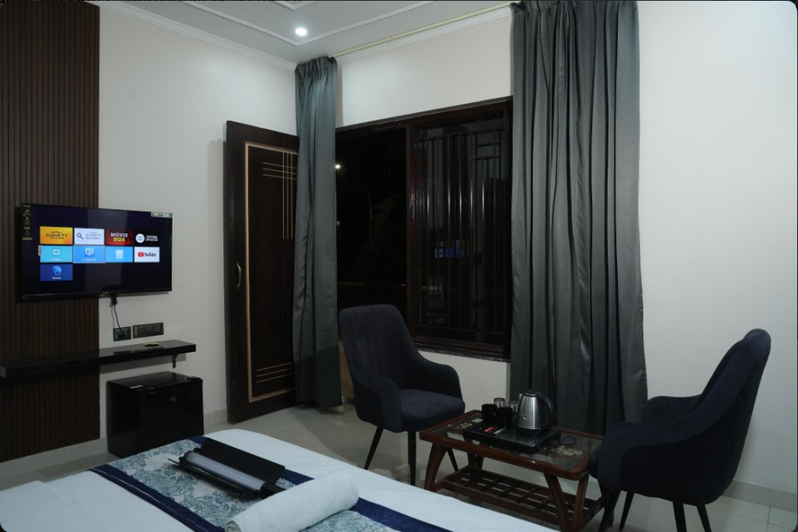 Radiant Blu Hotels Sector 70,Sector 70,3 star