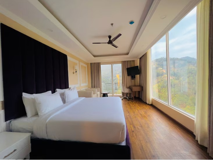 claret inn by lawrence hotels