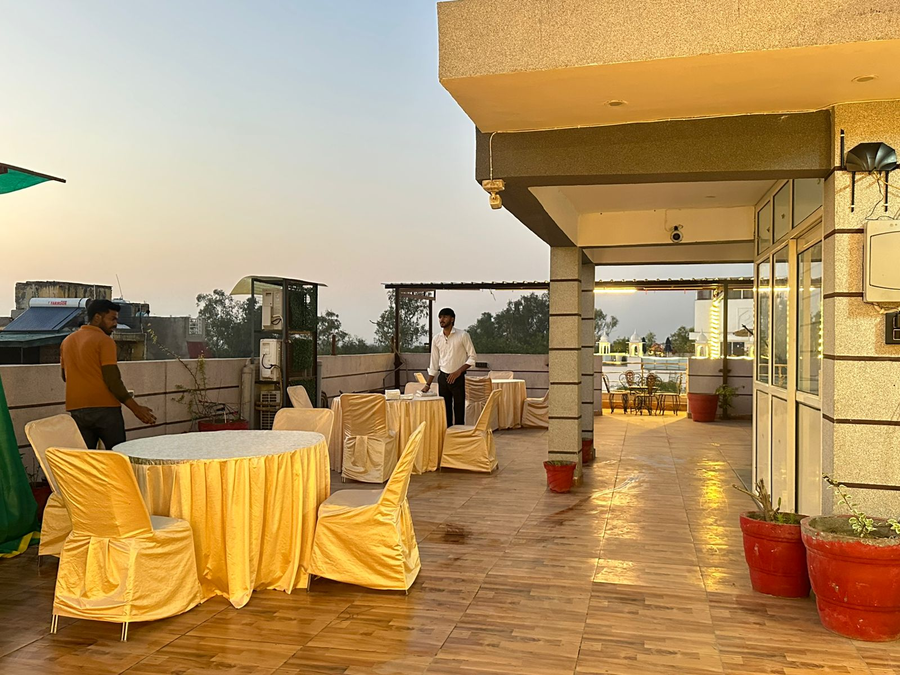 hotel dev vilas 600 metres from taj mahal