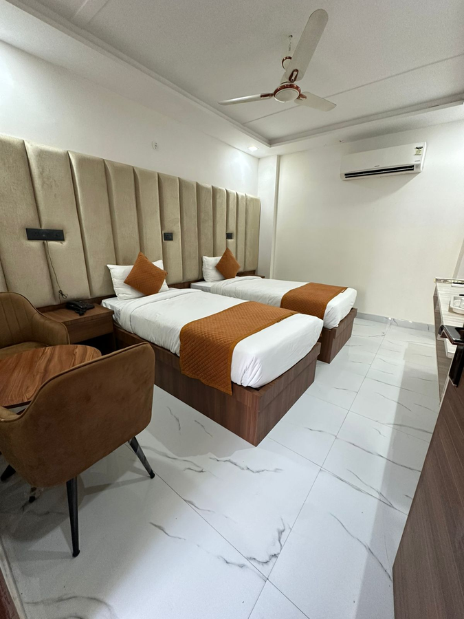 hotel dev vilas 600 metres from taj mahal