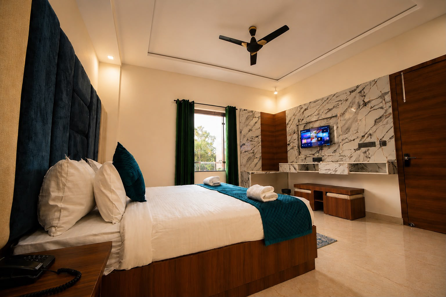 hotel dev vilas 600 metres from taj mahal