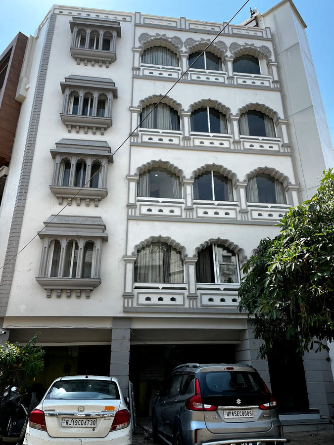 Hare Krishna Stays,B 36/33-M-12/15,4 star