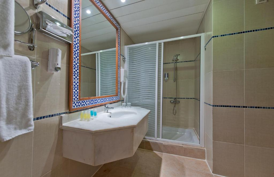 amphoras blu ultra ai adults friendly