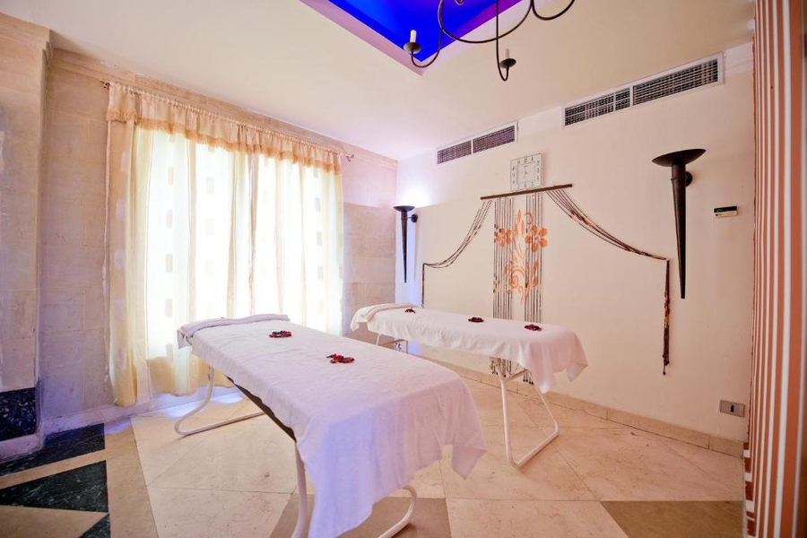 amphoras aqua adults friendly