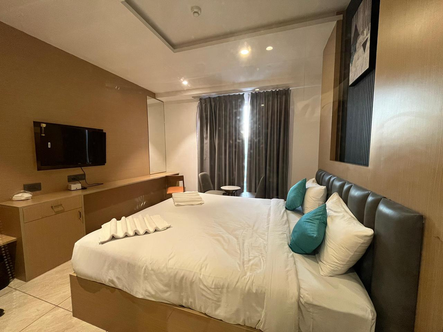 roots luxury suits and banquets