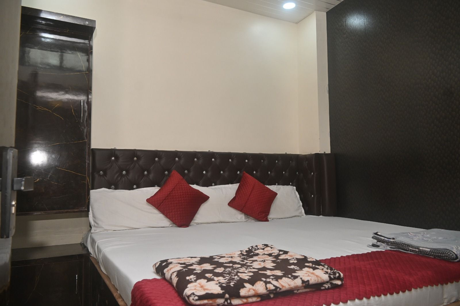Jai Radhe Krishan Residency,,3 star
