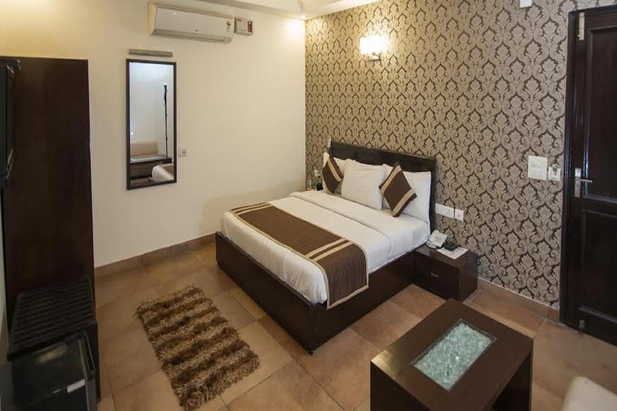 hotel delhi airport plaza