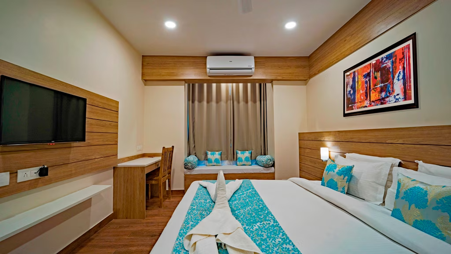 crimson park residency and spa hotel by wonder cliff