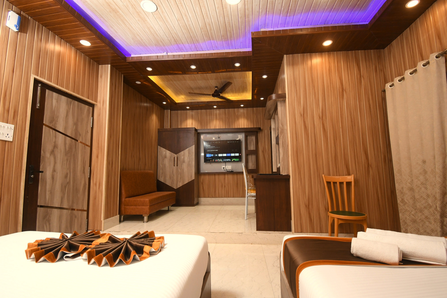 hotel adhunik
