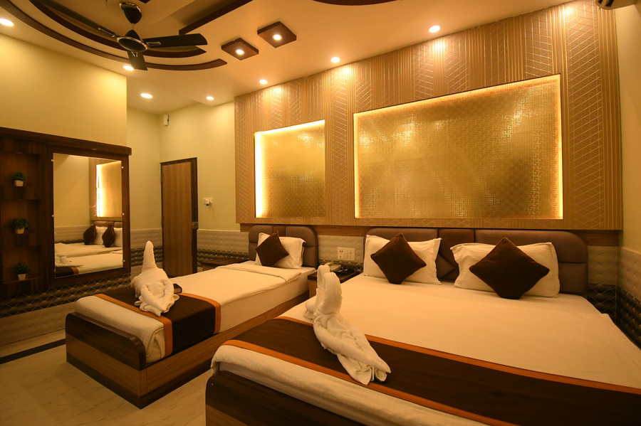 hotel adhunik