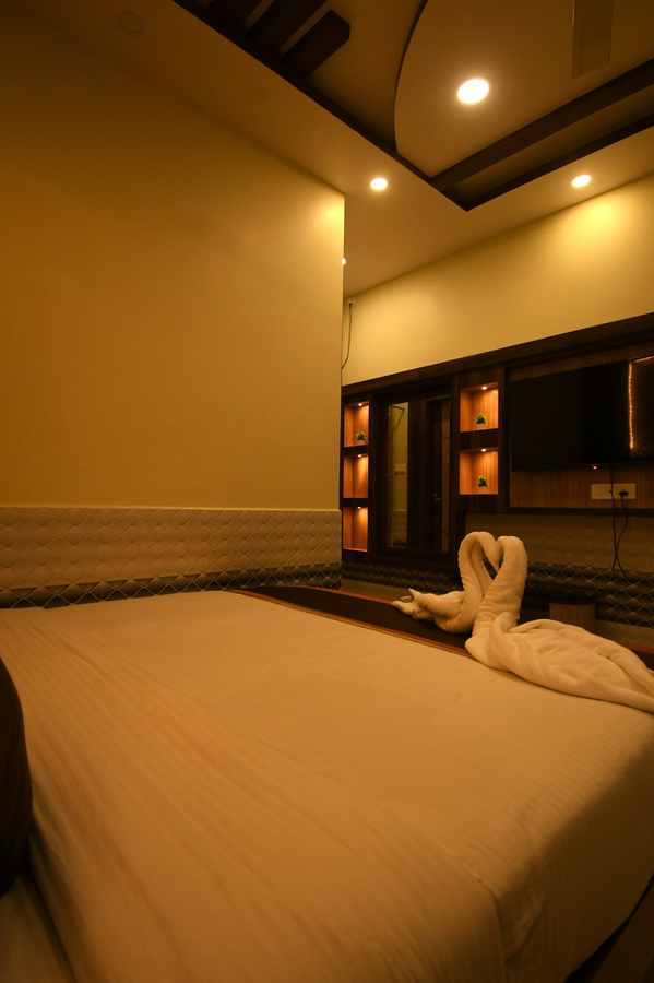hotel adhunik