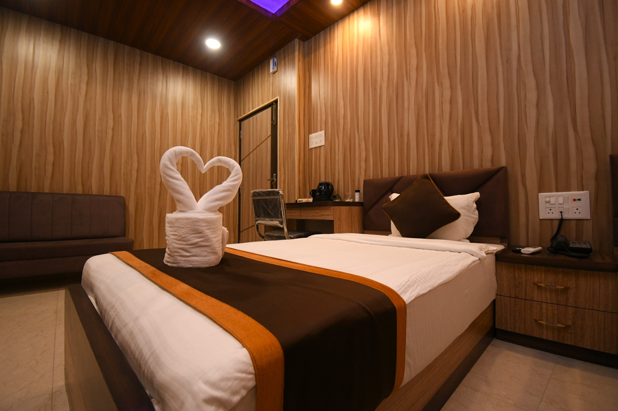 hotel adhunik