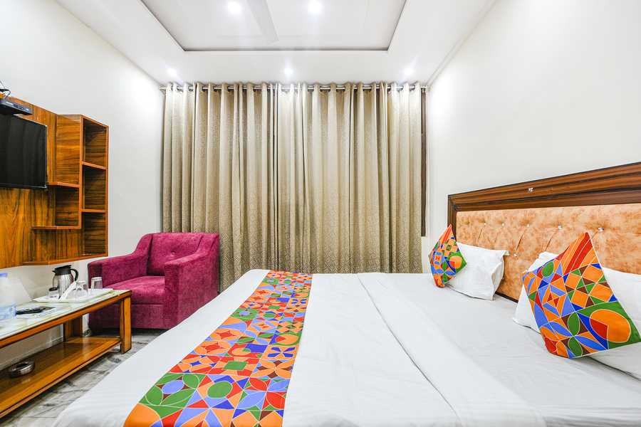 Fabhotel Royal Inn,,3 star