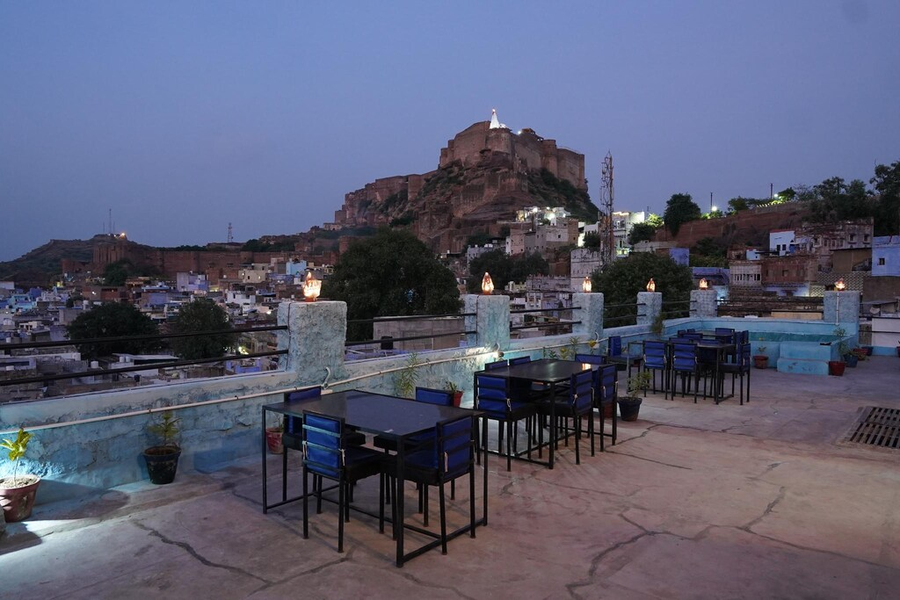 Hotel Shikhar Niwas,,2 star