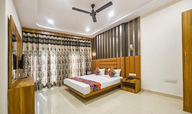 fabhotel golden tree