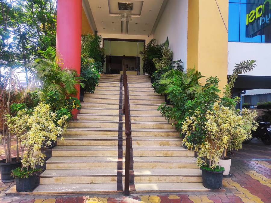 hotel manasi royal