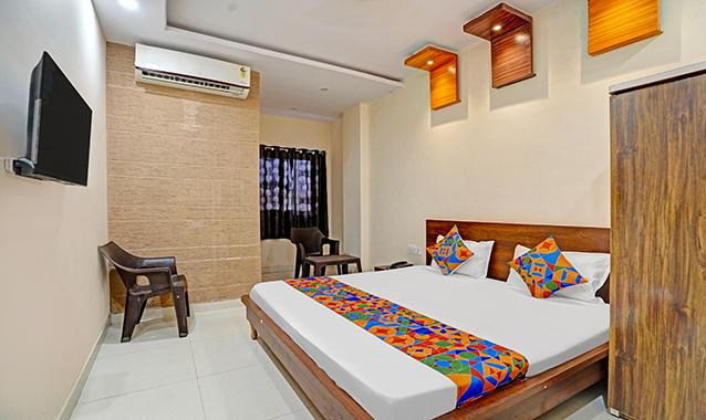 fabhotel paras palace