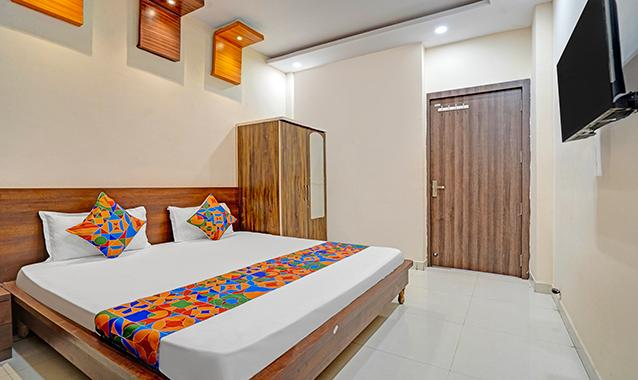 fabhotel paras palace