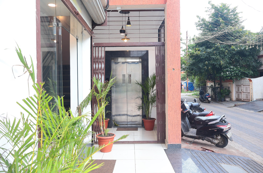 Hotel Golden Tree,Baghmugalia, Bhopal,3 star