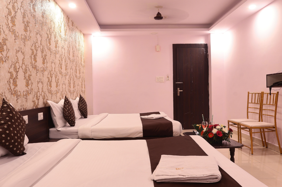 Hotel Golden Tree,Baghmugalia, Bhopal,3 star